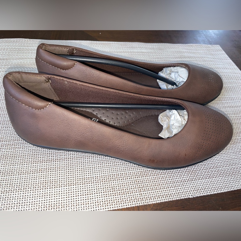 Freedom Fit Women’s Size 7 Brown Comfort Flats Slip On Work Shoes New
